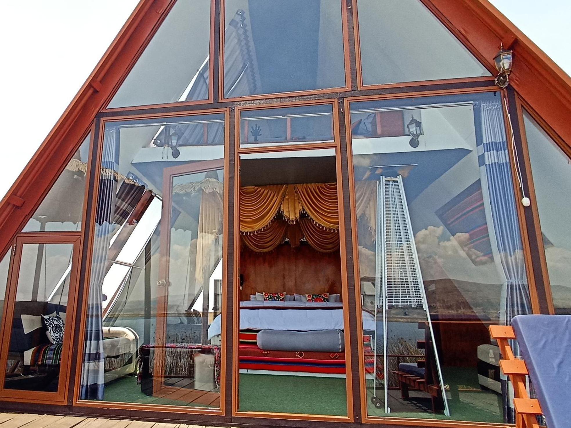 Uros Waliski Lodge Puno Bagian luar foto