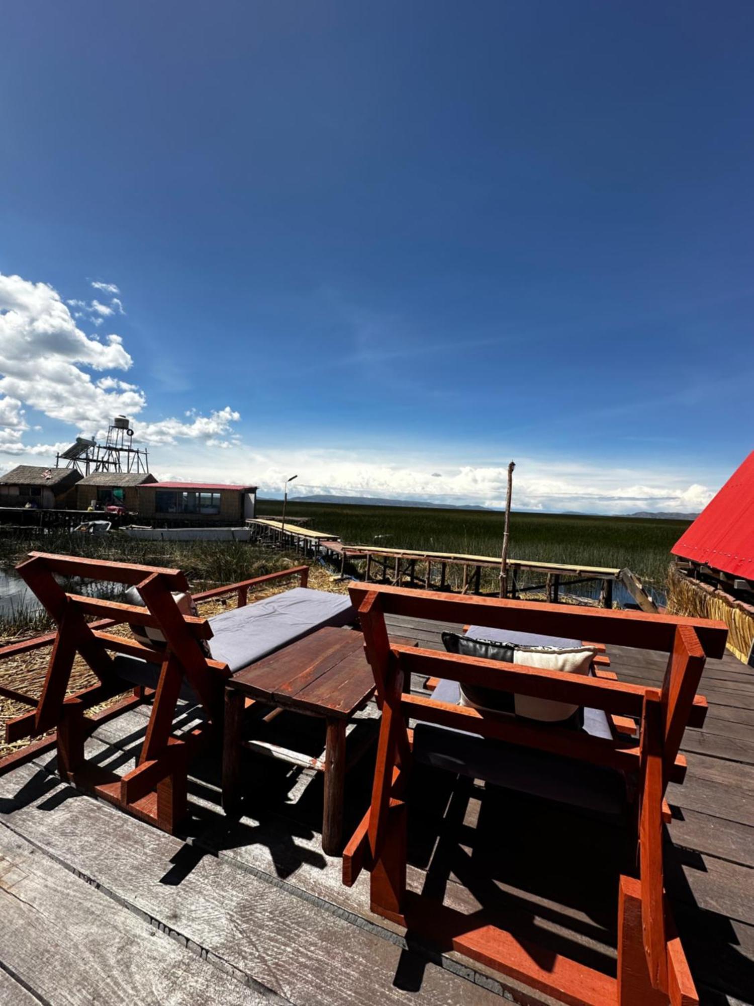 Uros Waliski Lodge Puno Bagian luar foto