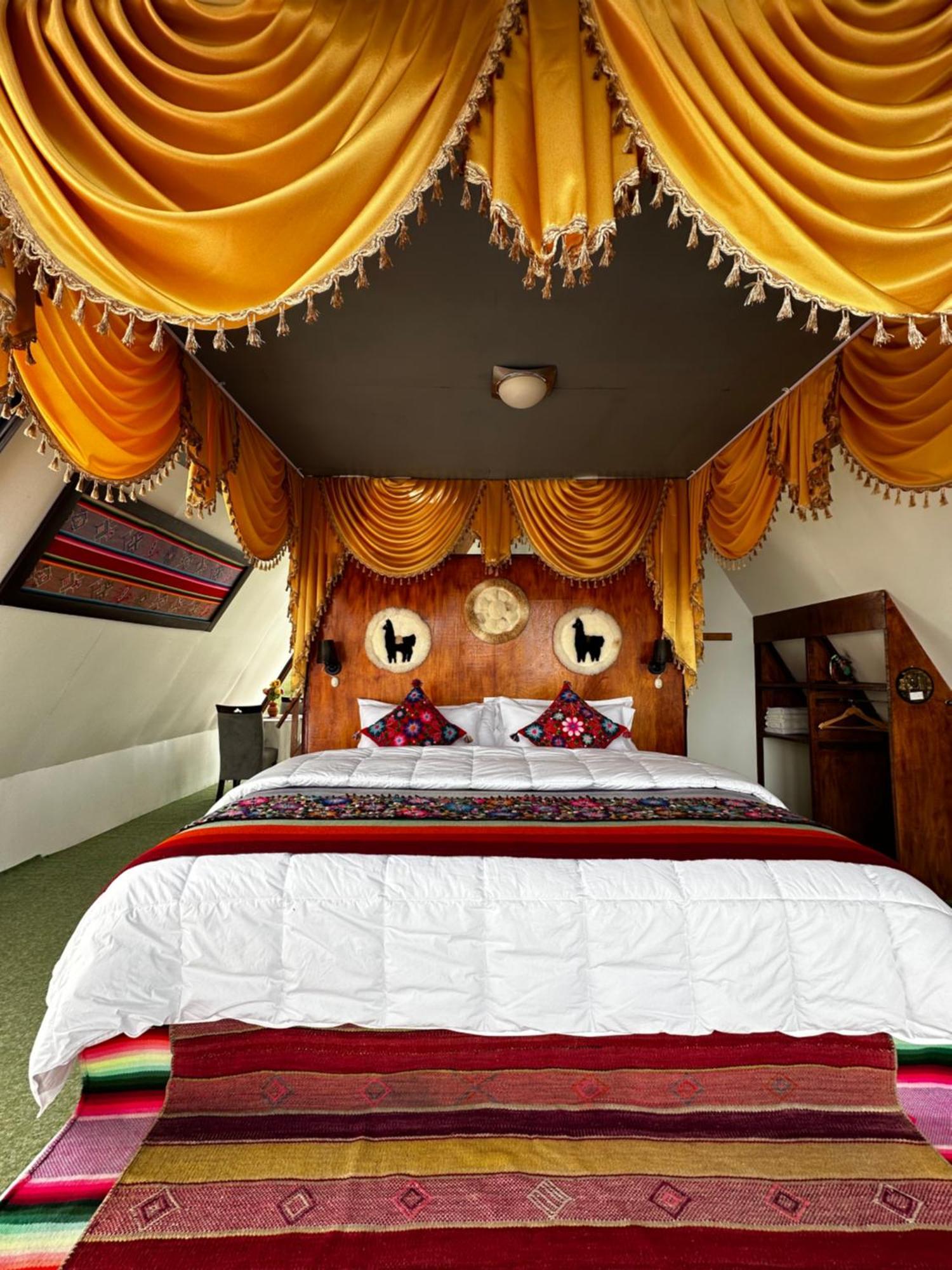 Uros Waliski Lodge Puno Bagian luar foto