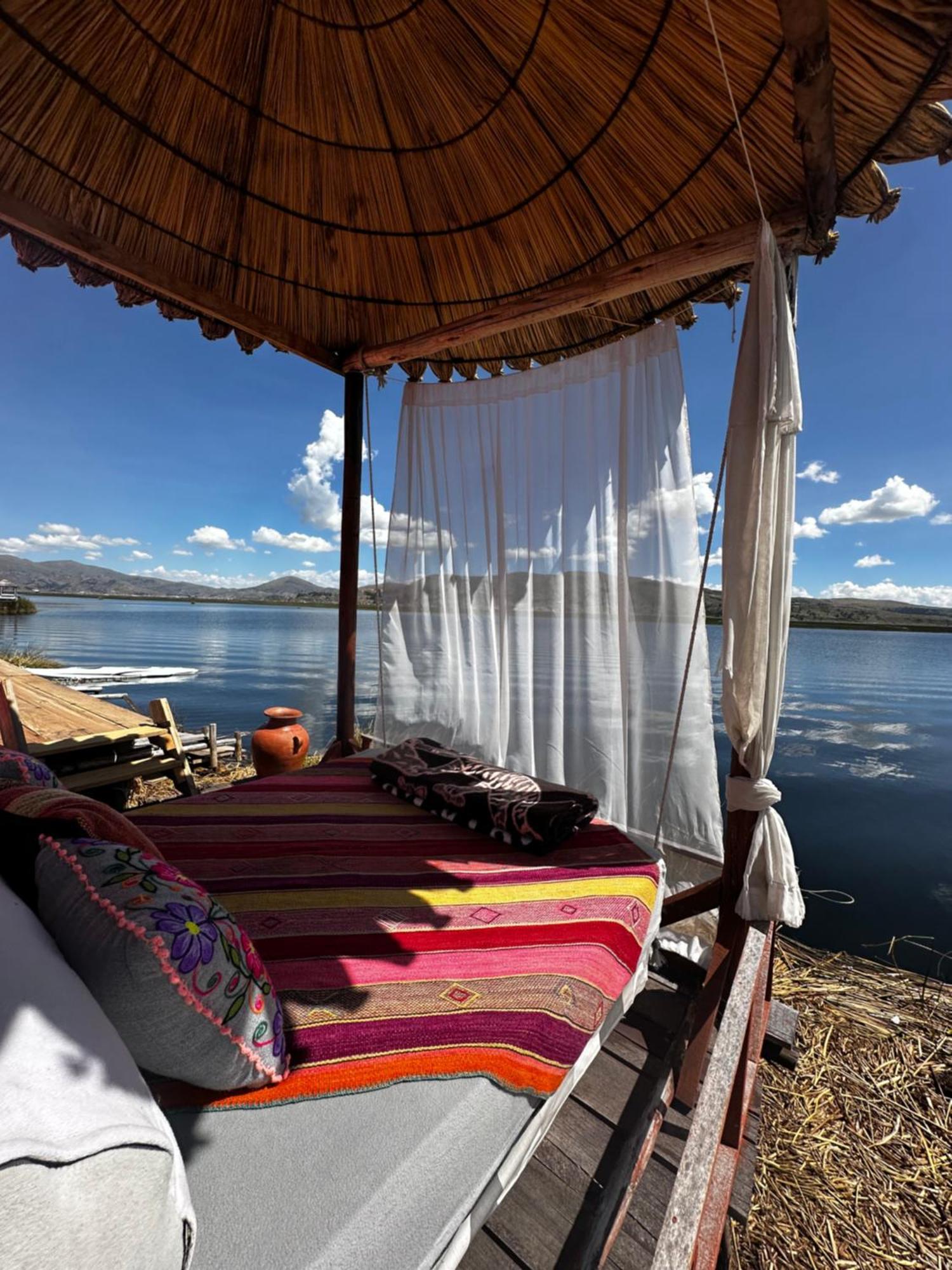 Uros Waliski Lodge Puno Bagian luar foto