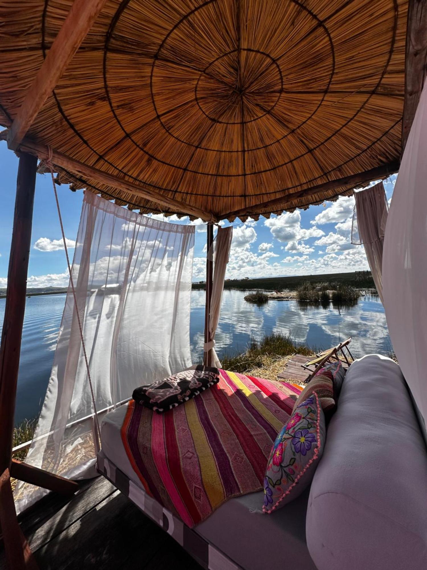 Uros Waliski Lodge Puno Bagian luar foto