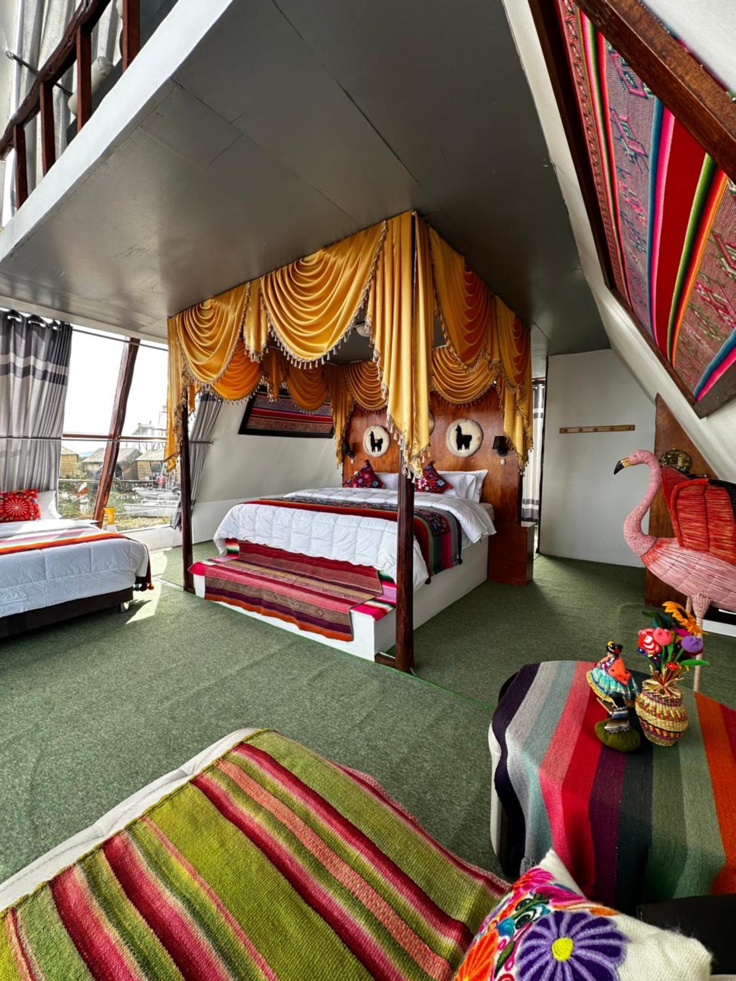 Uros Waliski Lodge Puno Bagian luar foto