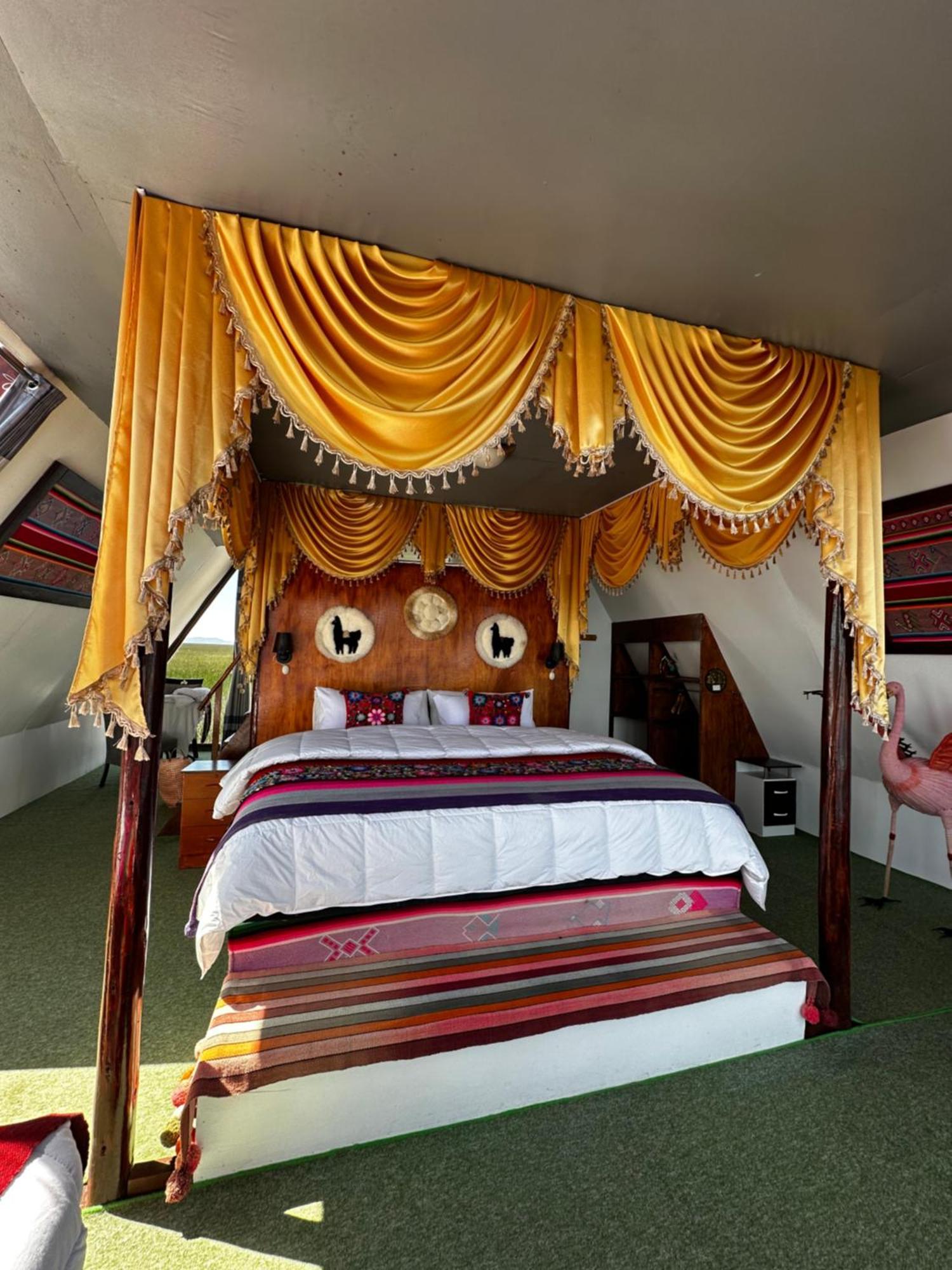 Uros Waliski Lodge Puno Bagian luar foto