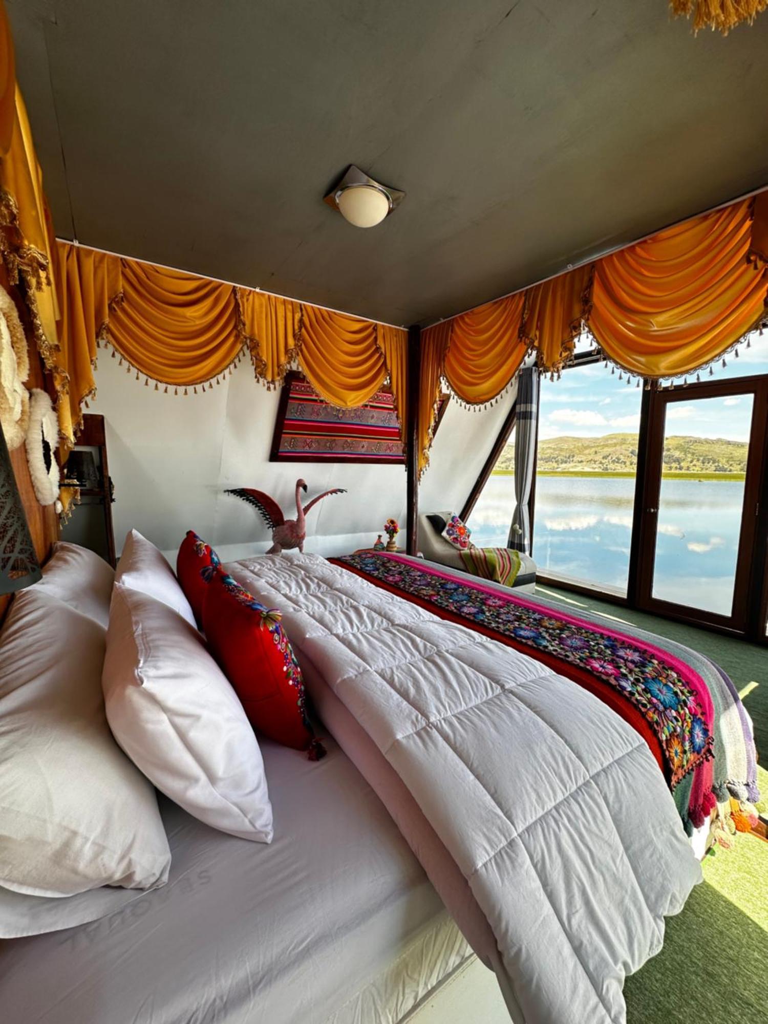 Uros Waliski Lodge Puno Bagian luar foto