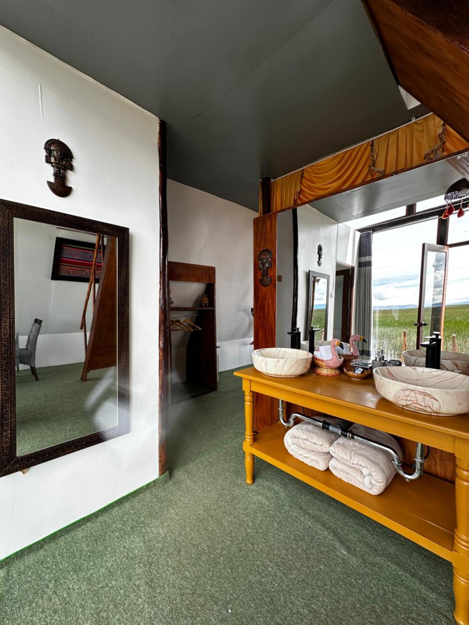 Uros Waliski Lodge Puno Bagian luar foto