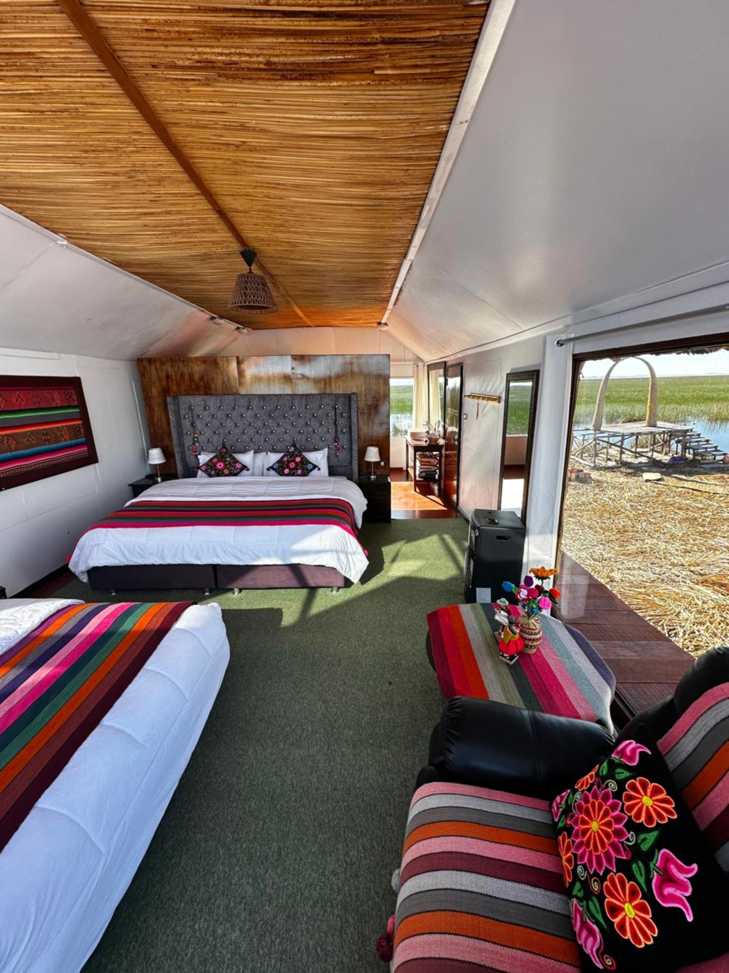 Uros Waliski Lodge Puno Bagian luar foto