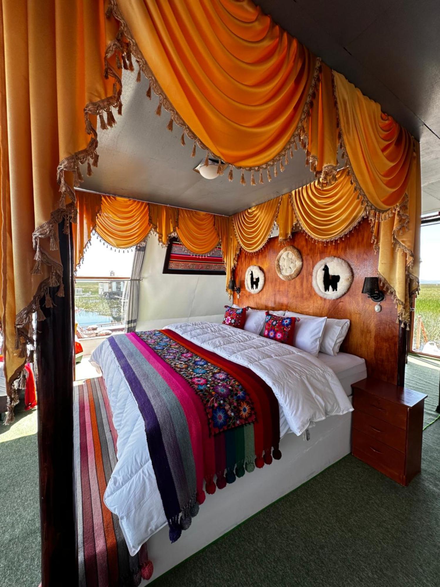 Uros Waliski Lodge Puno Bagian luar foto