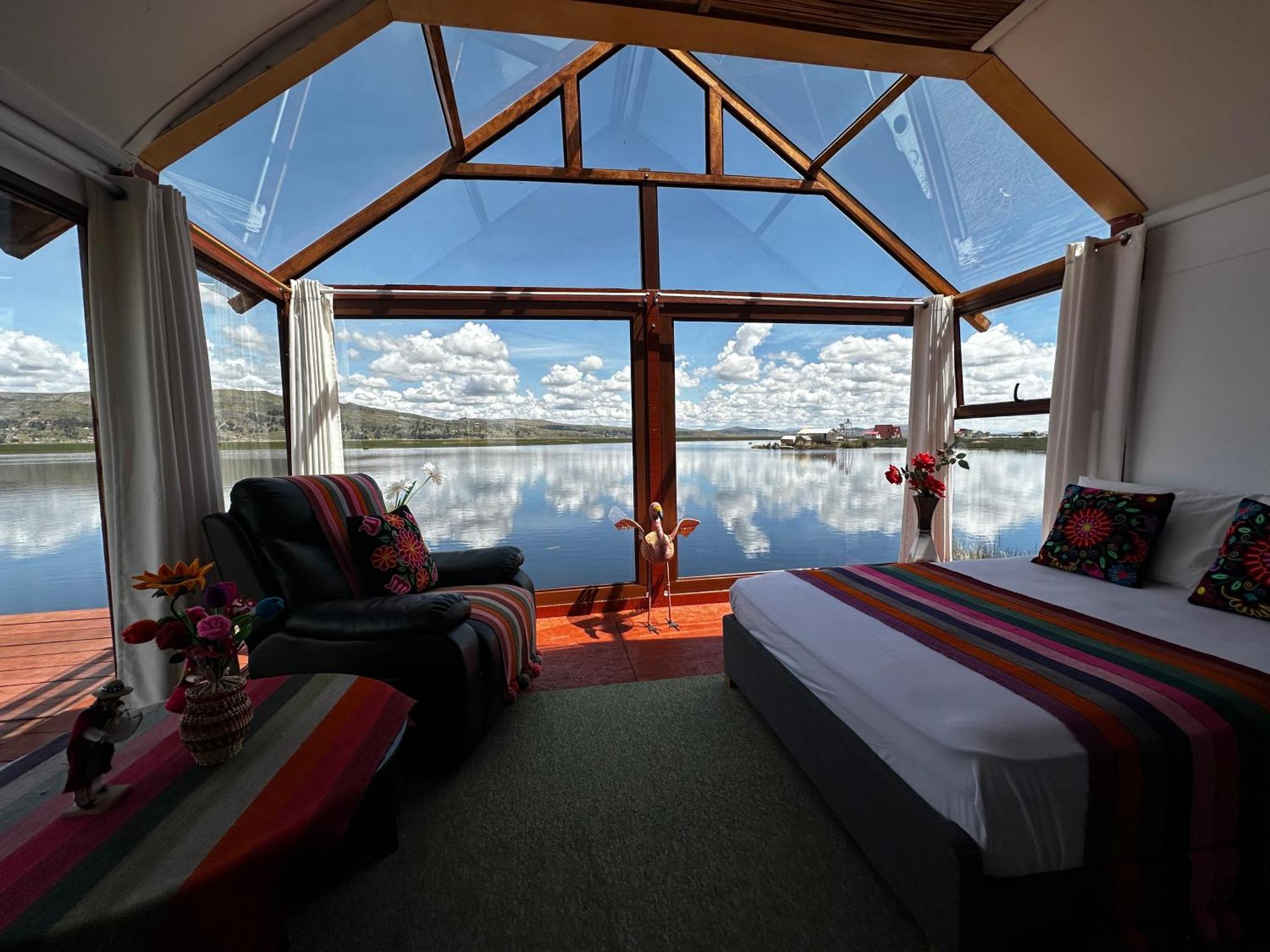 Uros Waliski Lodge Puno Bagian luar foto