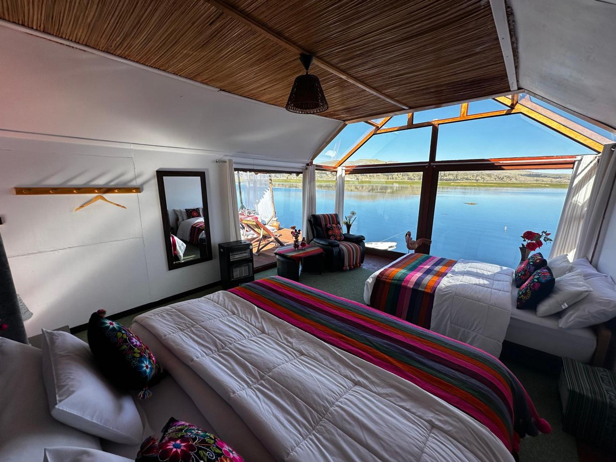 Uros Waliski Lodge Puno Bagian luar foto