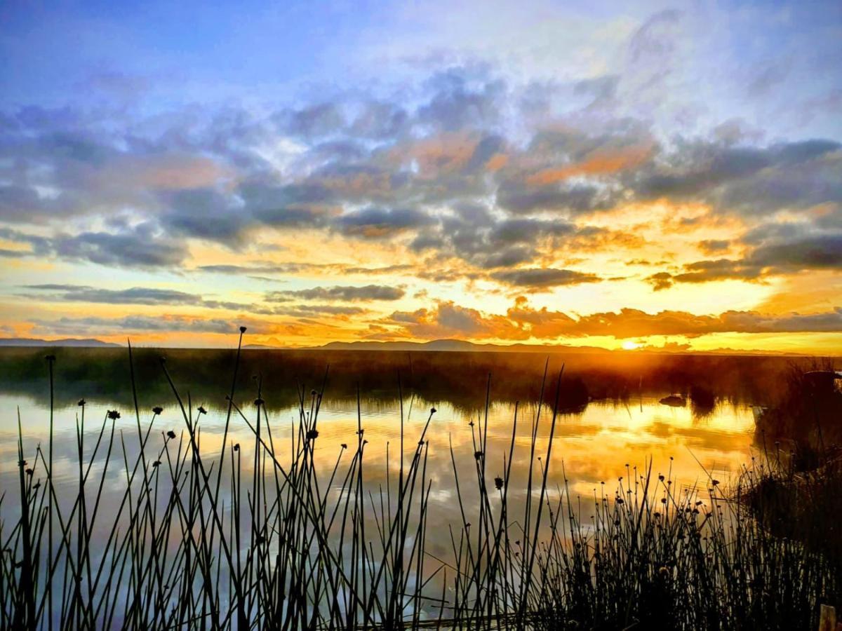 Uros Waliski Lodge Puno Bagian luar foto