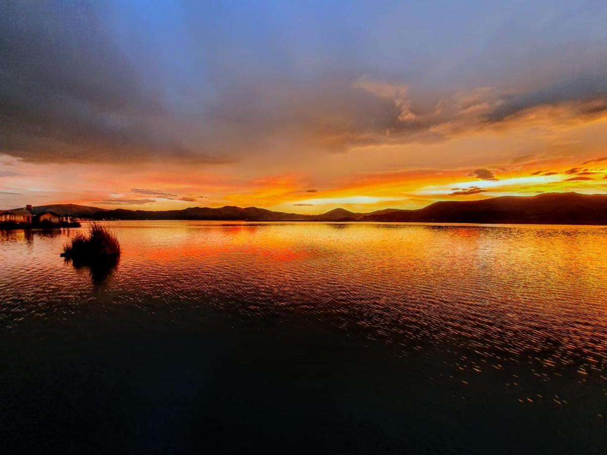 Uros Waliski Lodge Puno Bagian luar foto