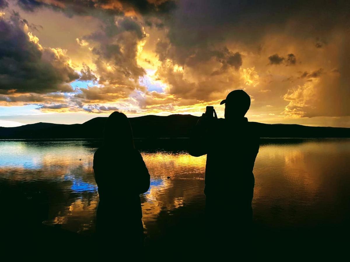 Uros Waliski Lodge Puno Bagian luar foto